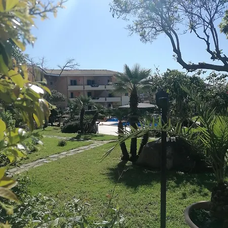 Delizioso Attico Con Piscina Semesterbostad *